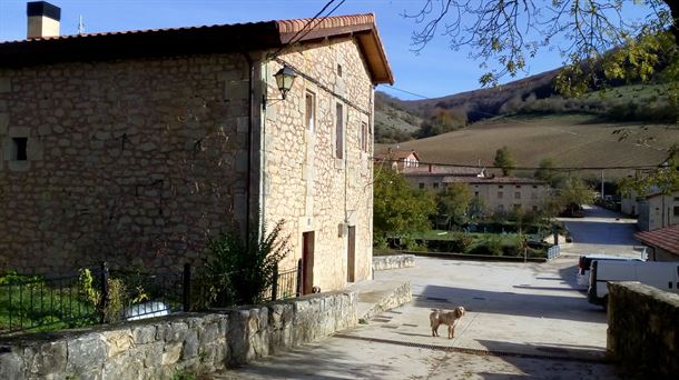 OKINA. ESCUELA. CASA DEL MAESTRO. 