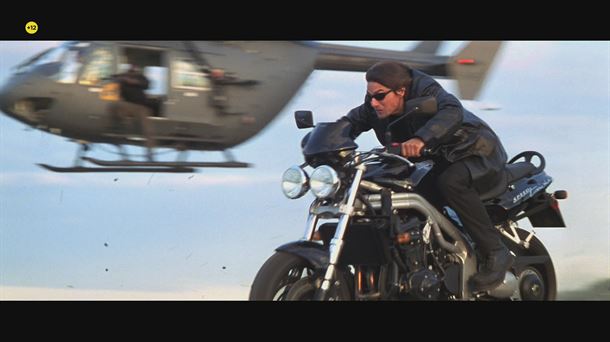 Tom Cruise en un fotograma de 'Misión imposible 2'