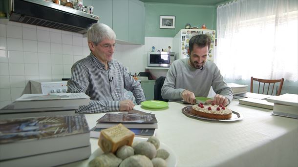 Joseba Arguiñano Larragoako bizilagun batekin