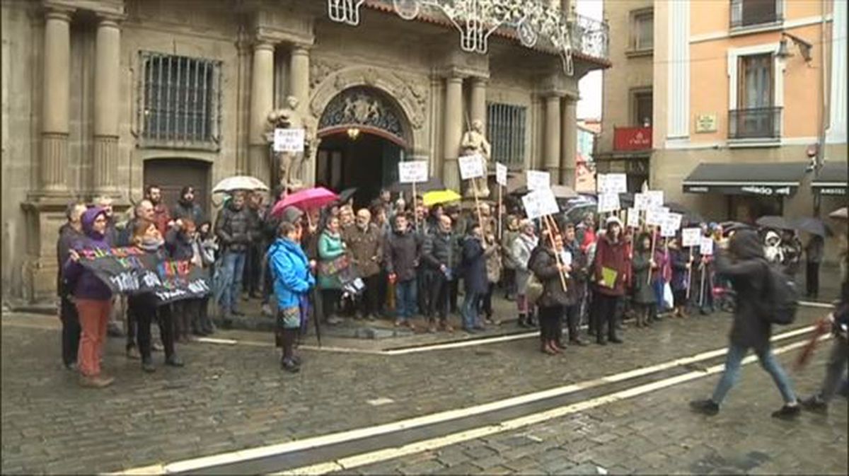 Protesta, Iruñeko Udalaren atarian