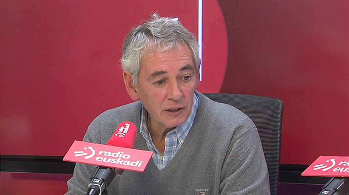 Anton Damborenea PPko legebiltzarkidea Parlamento en las Ondas irratsaioan. Irudia: Radio Euskadi