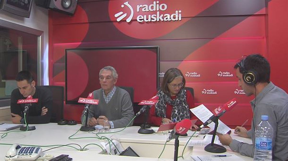 Anton Damborenea PPko legebiltzarkidea Parlamento en las Ondas irratsaioan. Irudia: Radio Euskadi