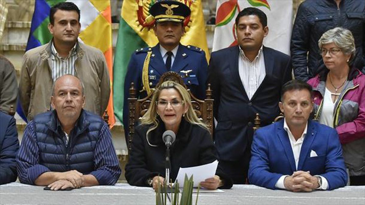 Jeanine Áñez y su gobierno, en una imagen de archivo de 2019. Foto: EFE