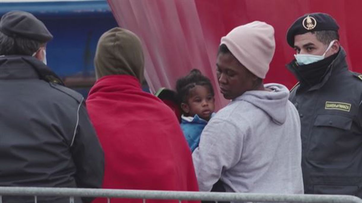 Migrantes rescatados del 'Ocean Viking'