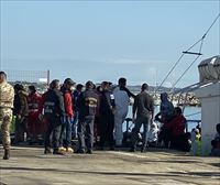 Desembarcan en Pozzallo los migrantes del 'Aita Mari'