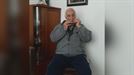 Pedro versiona con su armónica 'Lau Teilatu'