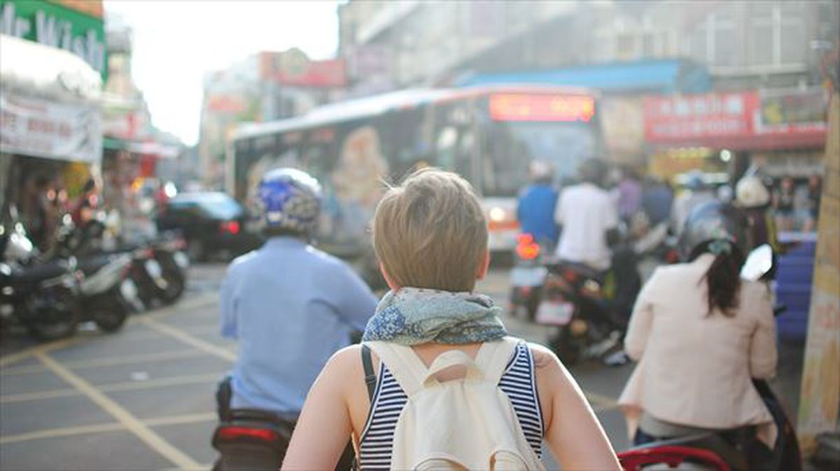 Una joven en un viaje por Asia. 