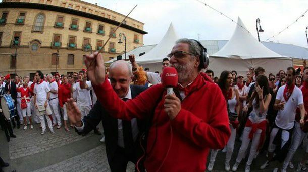 Imagen de los sanfermines 2019 con Iñaki Elorza dirigiendo a La Pamplonesa