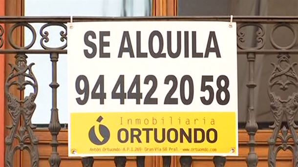 Un cartel de una vivienda en alquiler