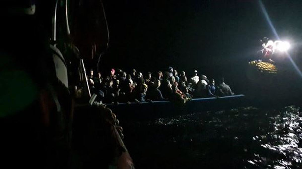 60 personas rescatadas por el buque 'Ocean Viking' en el mar Mediterráneo.