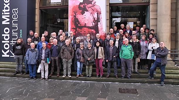 Euskal Memoriak ostiral honetan aurkeztu du monografikoa. EiTBren bideo batetik hartutako argazkia. 