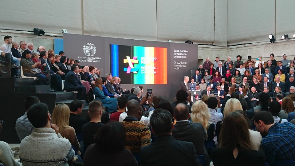 MQP', en el Pacto Social para la Migración, en Lehendakaritza. (Foto: Radio Euskadi)