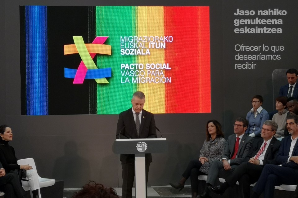 MQP', en el Pacto Social para la Migración, en Lehendakaritza. (Foto: Radio Euskadi)