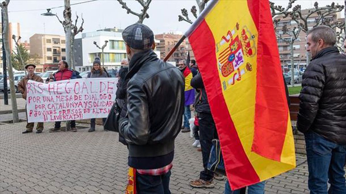 Fascistas boicotean en Calahorra una marcha por Cataluña 
