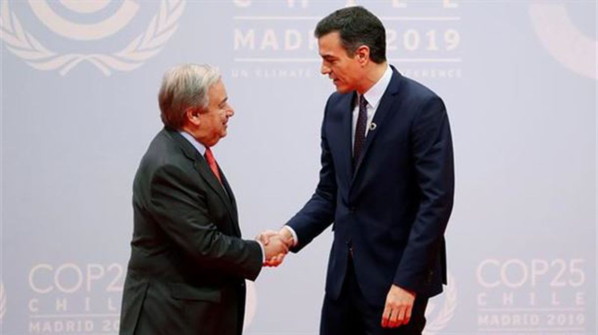 Pedro Sánchez saluda a António Guterres