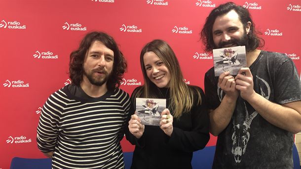 Omago en los estudios de Radio Euskadi con su nuevo disco para Graffiti. 