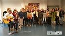 Izan Fundazioko kideek ere abestu dute 'Lau Teilatu'