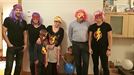 Uxue Zabala ere animatu da familiarekin 'Lau Teilatu' abestera