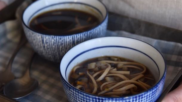 Sopa de miso con udon