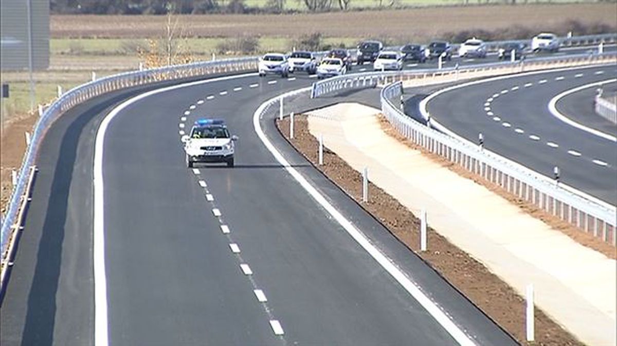 Abren un nuevo tramo de la autovía A-21 que une Pamplona y Jaca