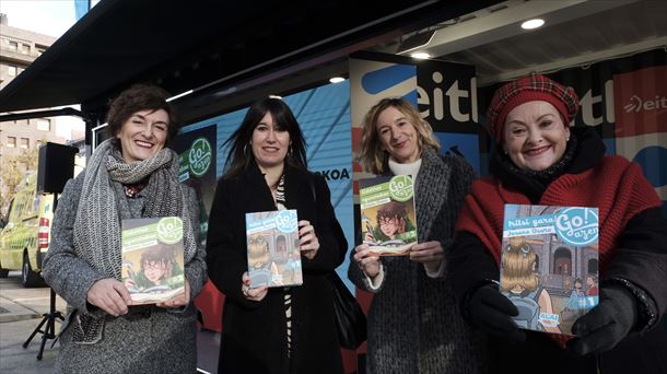 Maite Iturbe, Karmele Jaio, Itziar Urretabizkaia y Karmele Larrinaga presentan los libros 'Go!azen'