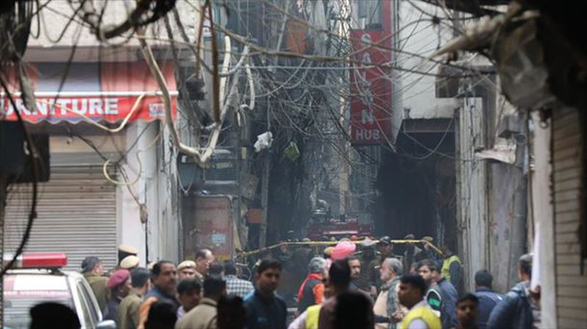 El edificio incendiado en Nueva Delhi.