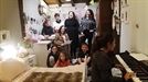 Karolina, acompañada, también se anima con 'Lau Teilatu'