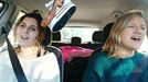 Nahia y su amiga aprovechan un viaje en coche para cantar 'Lau Teilatu'
