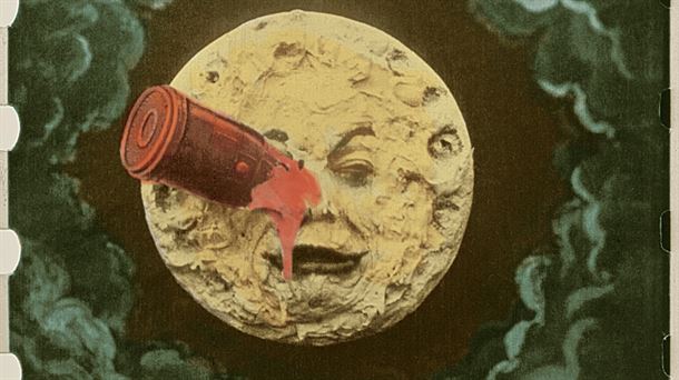 Fotograma de "Viaje a la Luna", de Georges Méliès, coloreado por él  mismo. Wikipedia