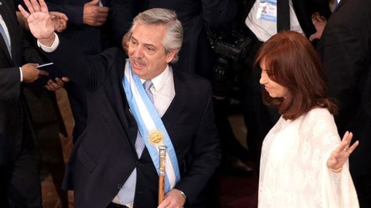 Alberto y Cristina Fernández tras tomar posesión de sus cargos.