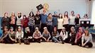 Pirataz jantzita abestu dute 'Lau Teilatu' Traña-Matiena Eskolan