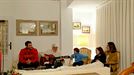 Enrike Ruíz de Gordoa y Alda canta 'Lau Teilatu' junto a su familia