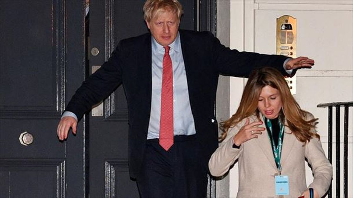 Boris Johnson, esta pasada noche, celebra su victoria. Foto: EFE. 