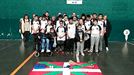 Pelotaris de la Sociedad Pelotazale Barbadun se unen y nos cantan 'Lau Teilatu'