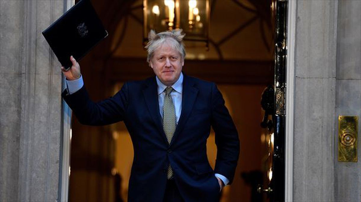Boris Johnson, esta pasada noche, celebra su victoria. Foto: EFE. 