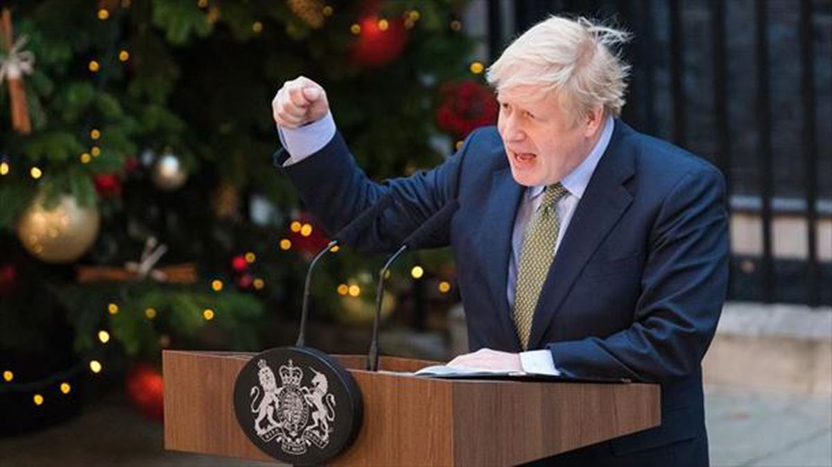 El primer ministro de Reino Unido, Boris Johnson, en Downing Street. Foto: Efe