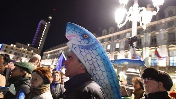 Manifestación de 'Las Sardinas' en Turín.