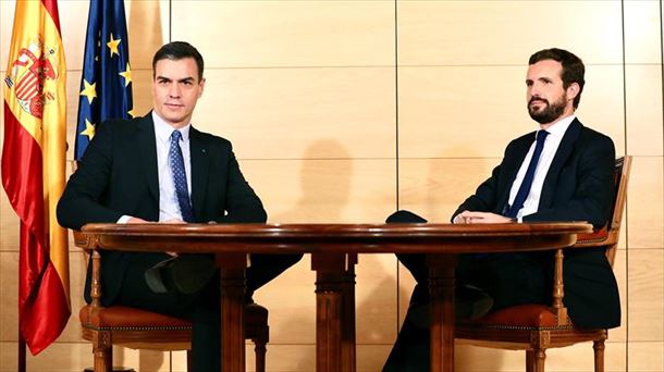 Encuentro entre Sánchez y Casado para hablar sobre la investidura.