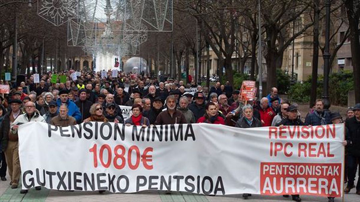 Protesta de los pensionistas hoy en Pamplona/Iruña. Foto: Efe