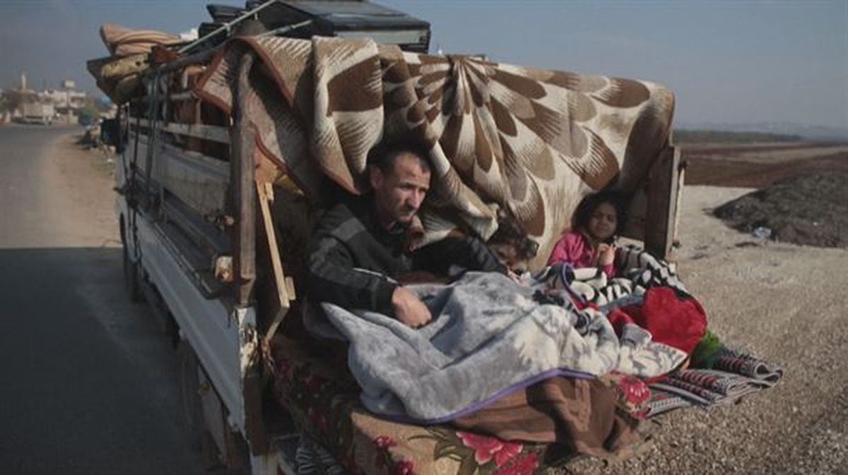 Familias abandonan Idlib