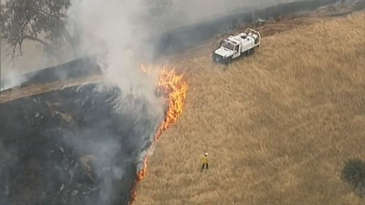 Australia combate centenares de incendios en condiciones 'catastróficas'