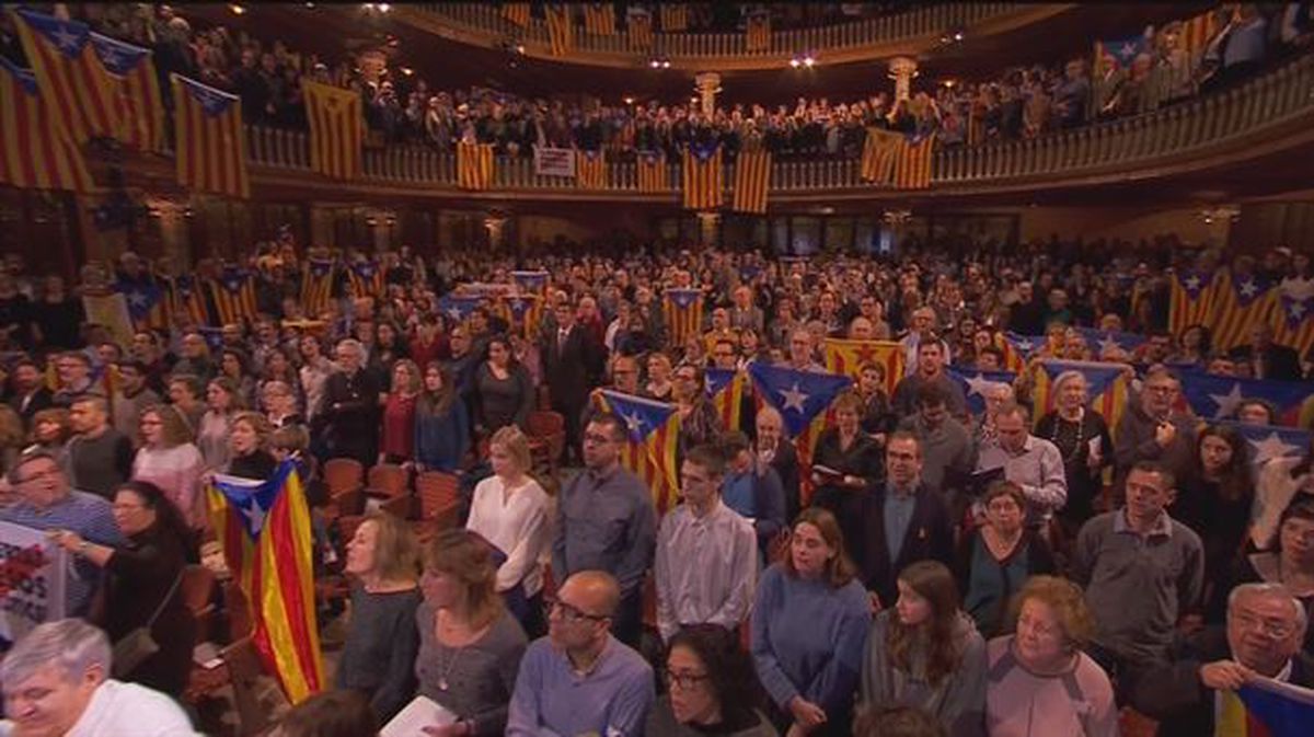 El público también ha mostrado banderas esteladas