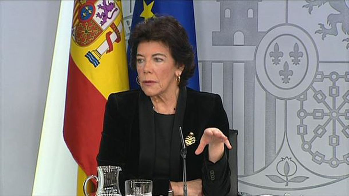 La portavoz del Gobierno de España en la rueda de prensa 
