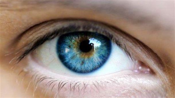Estudios sobre la influencia del color de los ojos en ciertas conductas 