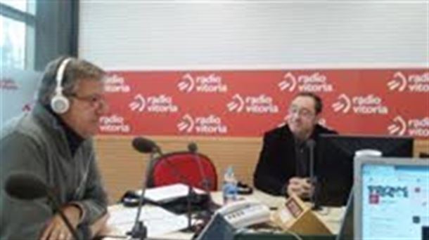 Jesús Prieto y Txerra Diez Unzueta en los estudios de Radio Vitoria. EITB                           