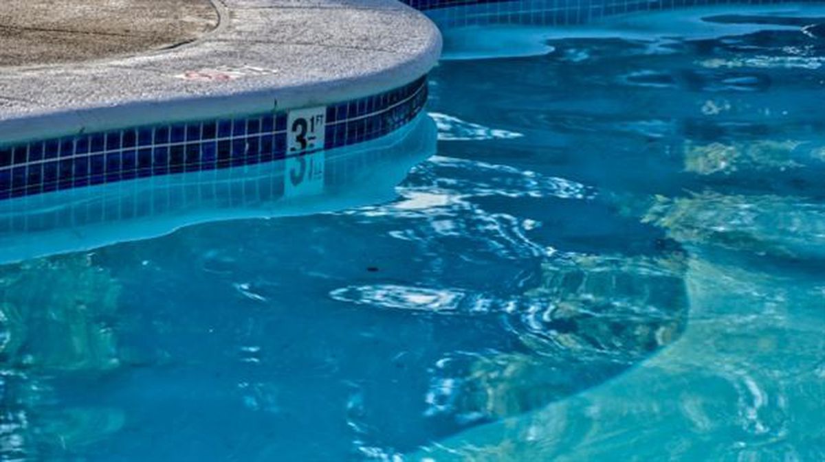 Imagen de archivo de una piscina cubierta