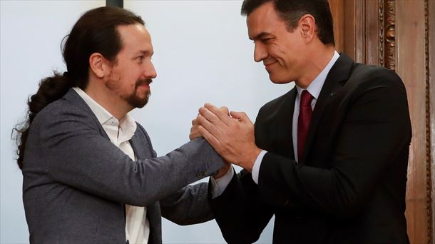 Pablo Iglesias y Pedro Sánchez. EFE