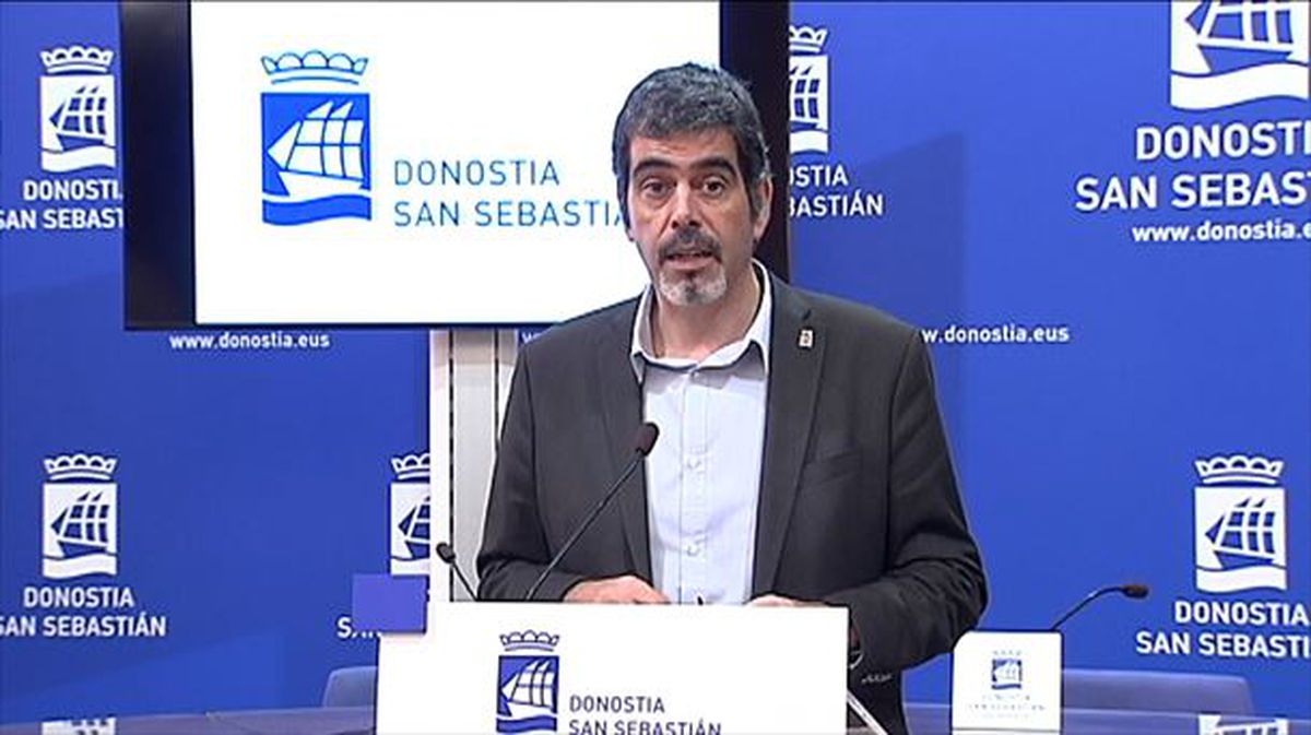 Eneko Goia, alcalde de San Sebastián, en la rueda de prensa de hoy. Imagen de un video de EiTB.