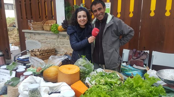 El agricultor Orhan Yigit en Mungia                                                                 