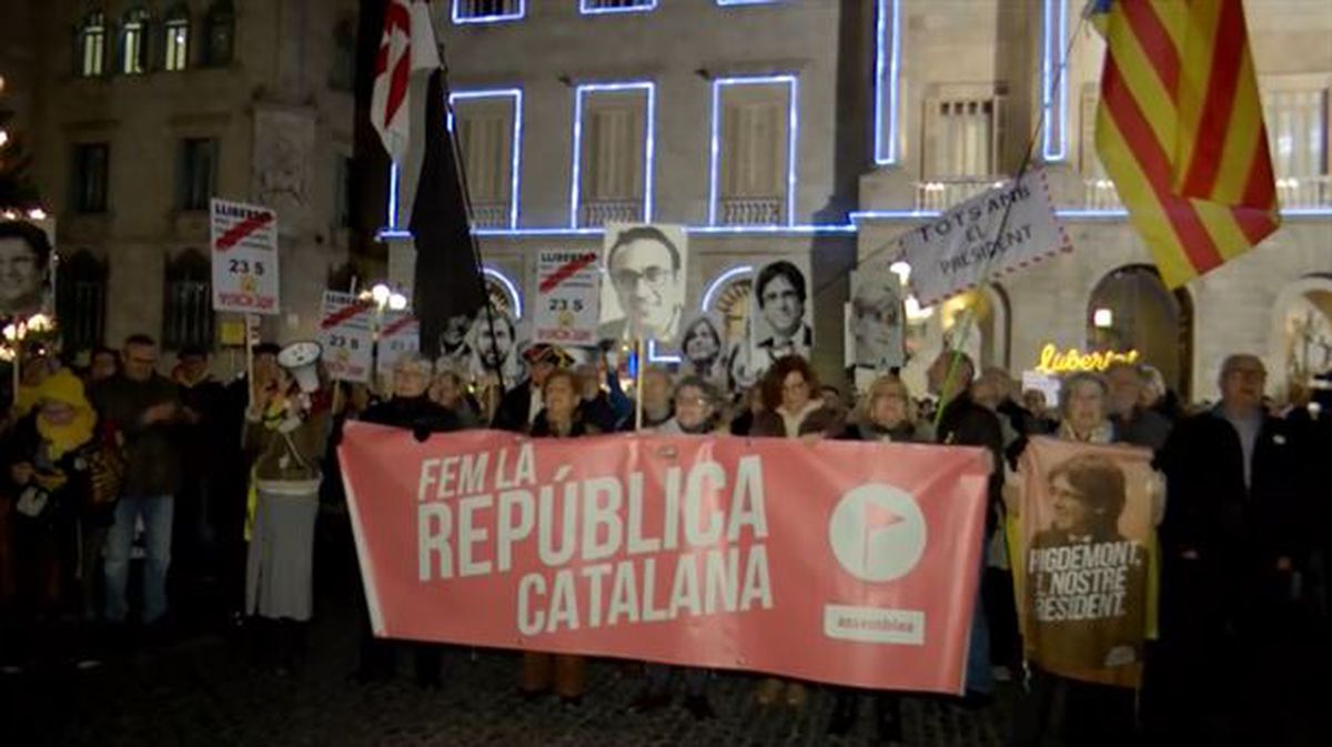 Concentración en la plaza Sant Jaume / EiTB